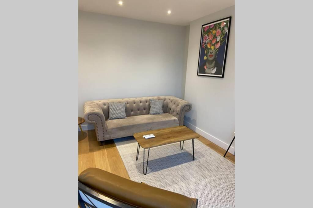 Spacious 1 Bedroom Apartment With Sea Views 뉴키 외부 사진
