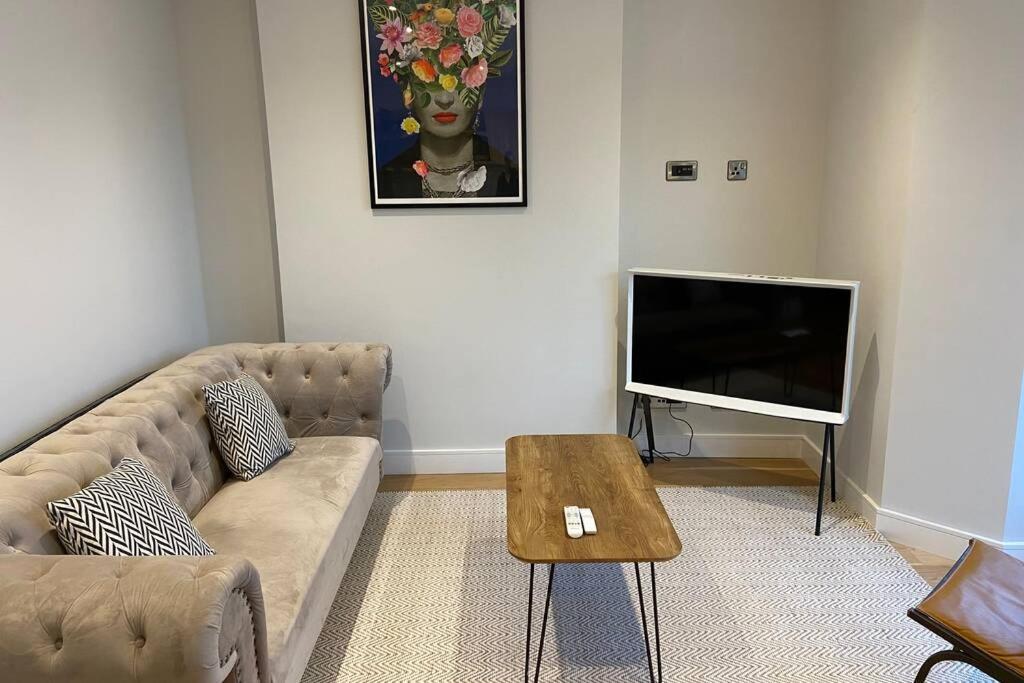 Spacious 1 Bedroom Apartment With Sea Views 뉴키 외부 사진