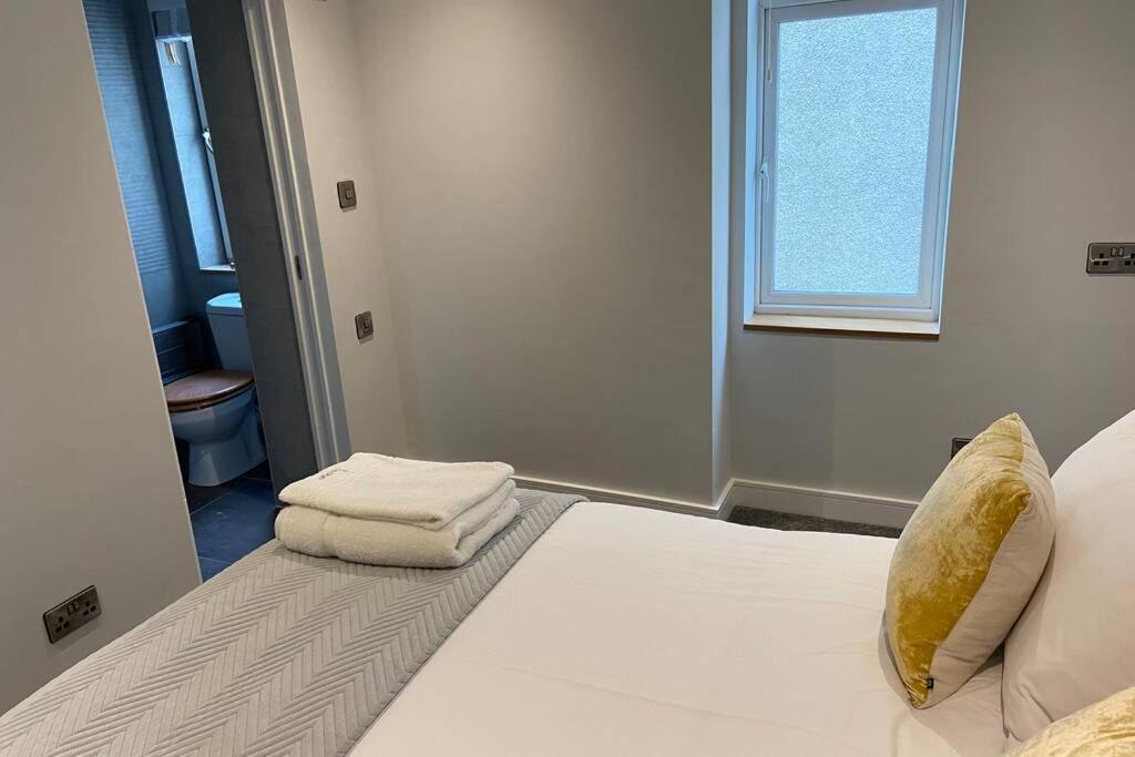 Spacious 1 Bedroom Apartment With Sea Views 뉴키 외부 사진